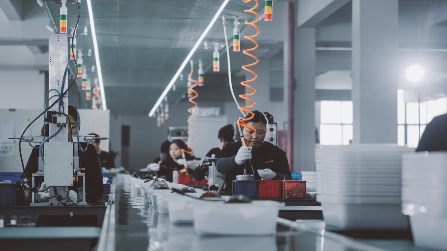 How Manufacturers Can Attract Clients Online